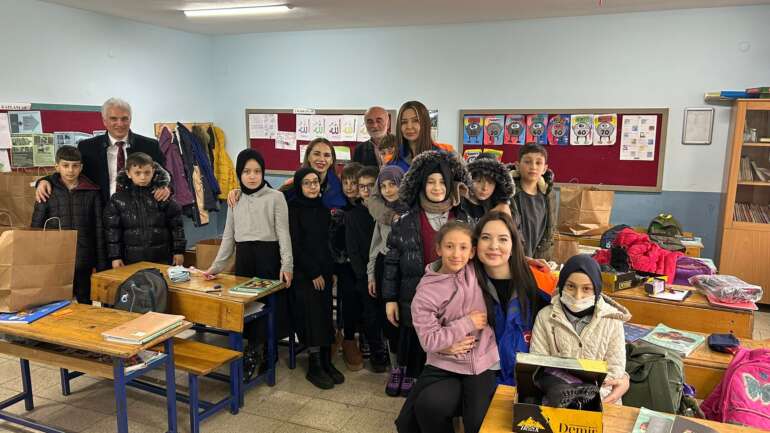 Minik Kalpleri Isıttık